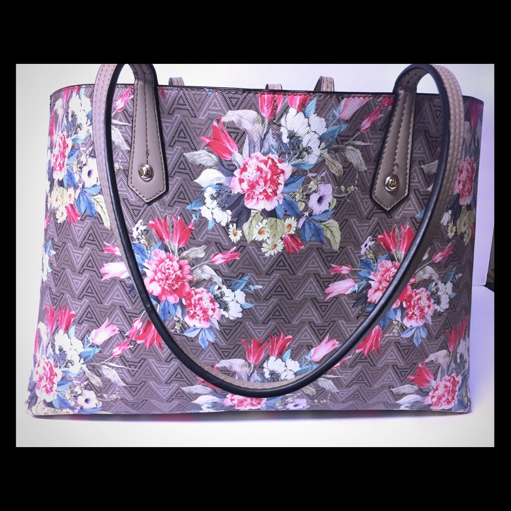 💋ALDO Tote 💅🏾Bag w/ matching Make-Up bag